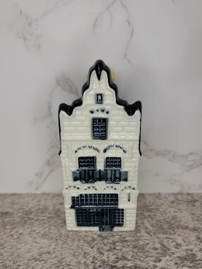 Vintage KLM Blue Delft House #20 by BOLS Holland Edams Museum
